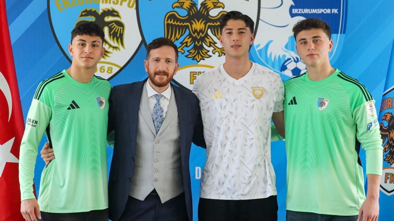Erzurumspor FK altyapısından üç genç oyuncuya profesyonel sözleşme verdi