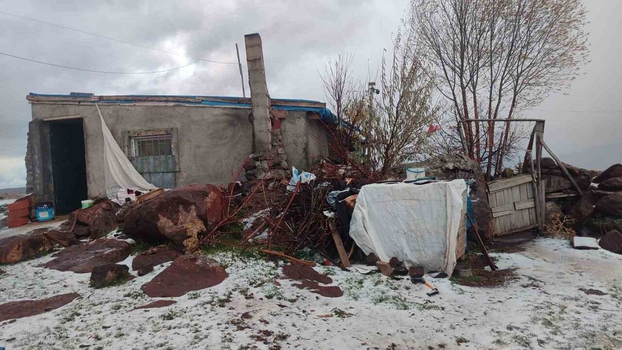 Eseli Yaylası’nda mevsimin ilk karı: Afyonkarahisar’ın 1.300 rakımlı yaylası beyaza büründü