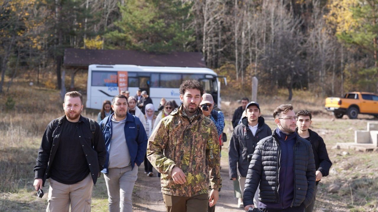 Esenler Belediyesi'nin Doğa Fotoğrafçılığı Akademisi gençlere Soğuksu'da unutulmaz deneyimler sundu