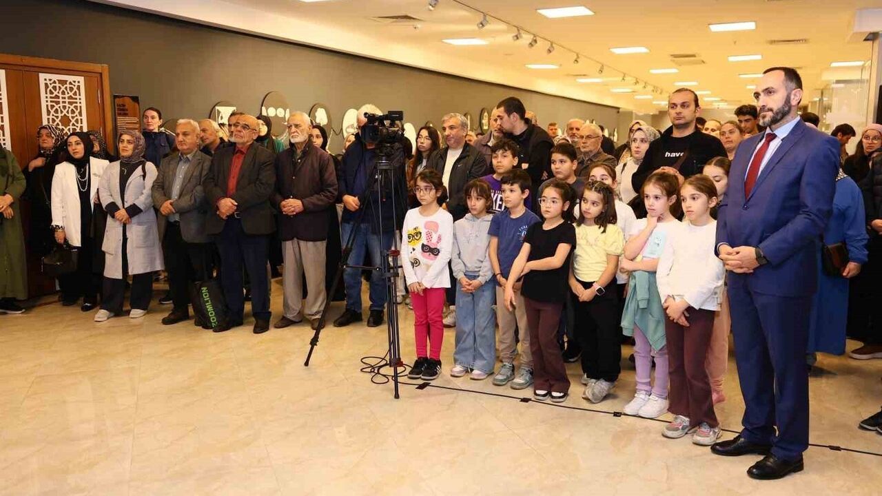 Esenler'de Tesbihat Karikatür Sergisi: Abdülbaki Kömür Hadislerden İlham Aldı