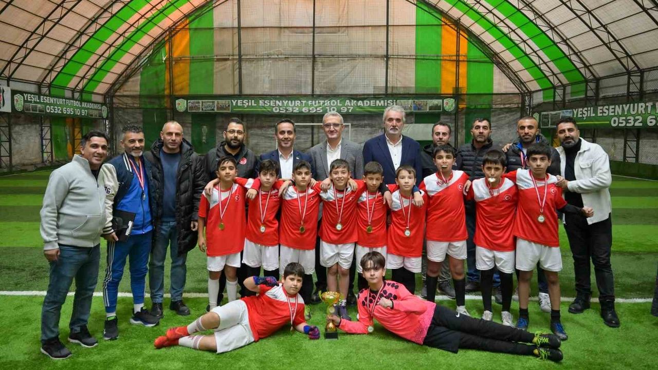 Esenyurt Belediyesi Futbol Turnuvası: 7-14 Yaş Takımlarında Şampiyon Recep Tayyip Erdoğan Parkı Futbol Okulu