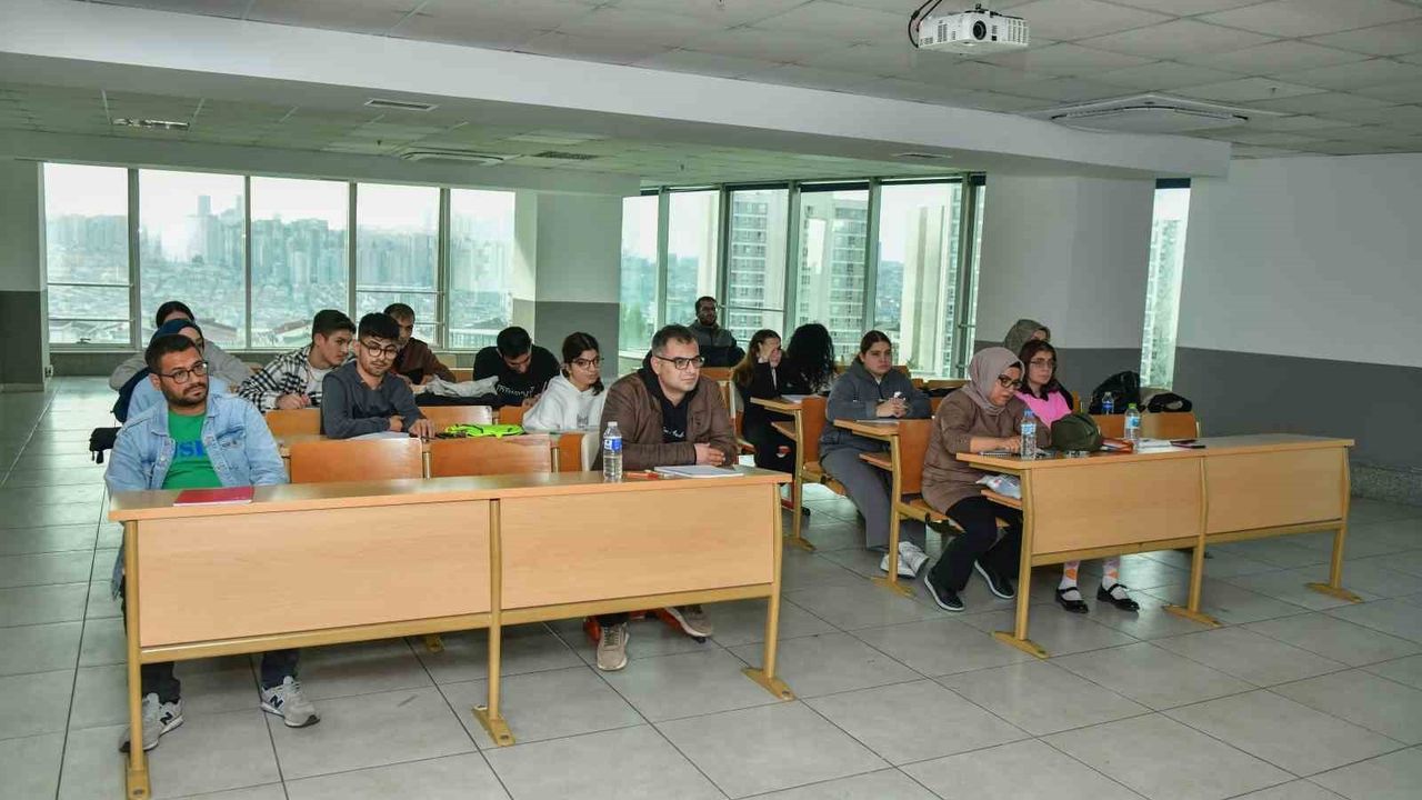 Esenyurt Belediyesi'nden engellilere ücretsiz E-KPSS eğitimi