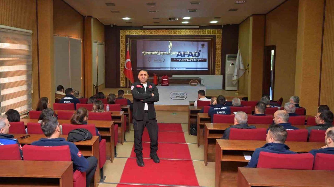 Esenyurt Belediyesi personeline ESAK ile Afet Bilinci ve Acil Durum Yönetimi eğitimi veriyor