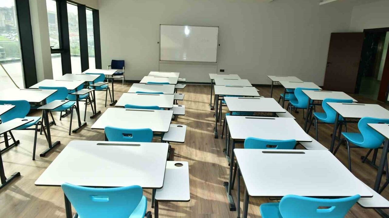 Esenyurt'ta Kullanılmayan Makam Odası Çocuk Üniversitesi'nde Dersliğe Dönüştürüldü