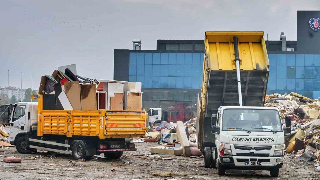 Esenyurt’ta kullanılmış ev eşyaları geri dönüşüm şantiyelerinde doğaya zarar vermeden bertaraf ediliyor