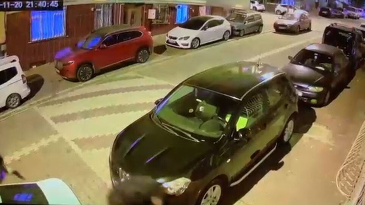 Esenyurt’ta sokakta silahlı saldırı: 1 kişi yaralandı, anlar güvenlik kamerasında