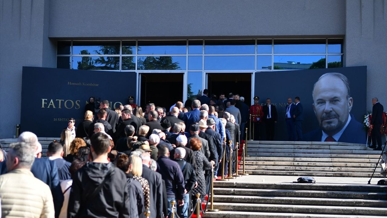 Eski Başbakan Fatos Nano, Tiran'da devlet töreniyle defnedildi