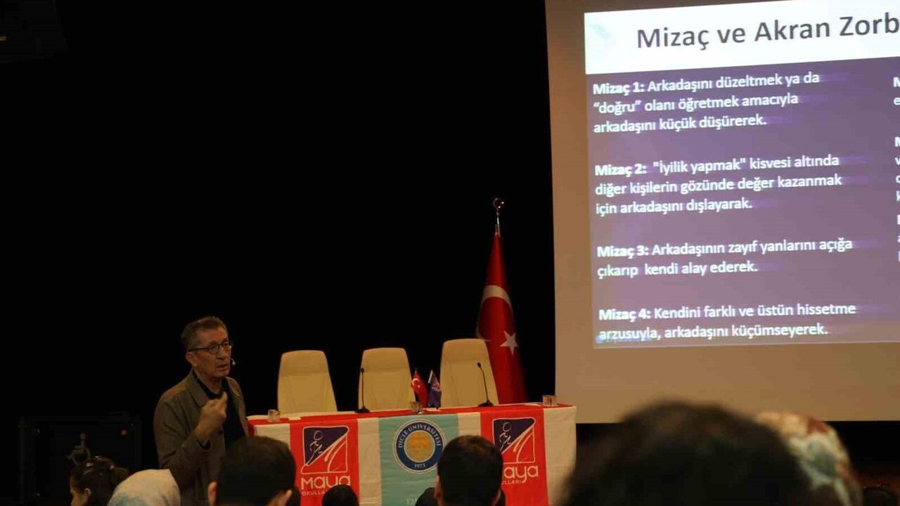 Eski Milli Eğitim Bakanı Ziya Selçuk, Diyarbakır’da öğretmen ve velilerle buluştu