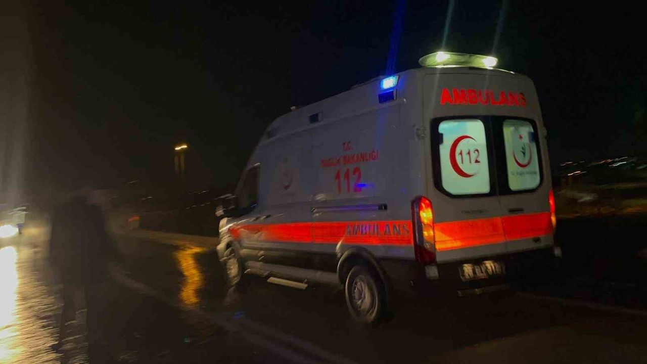 Eskişehir-Afyonkarahisar yolunda iki aracın çarpışması: 3'ü çocuk, 9 yaralı