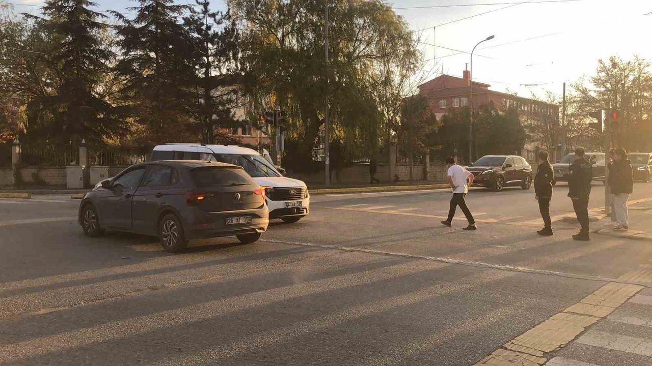 Eskişehir Batıkent'te trafik kazası: 1'i çocuk 6 yaralı