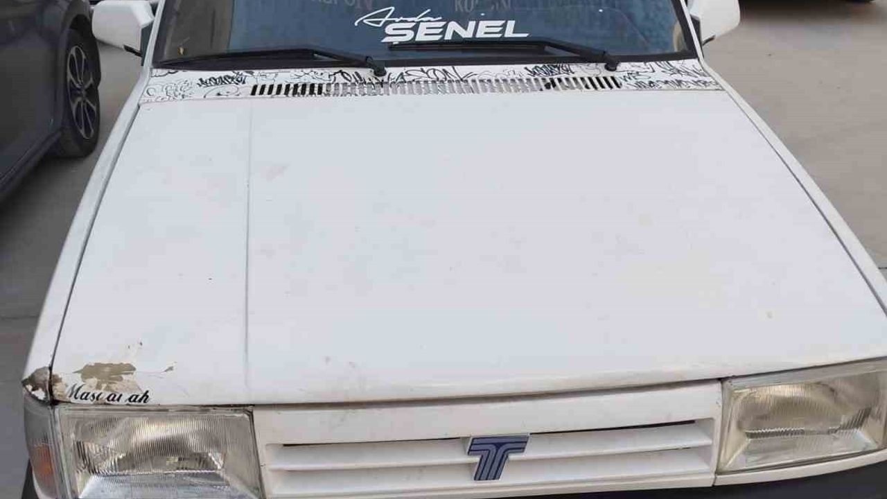 Eskişehir'de abartılı egzozlu otomobil trafikten men edildi, sürücüye ceza