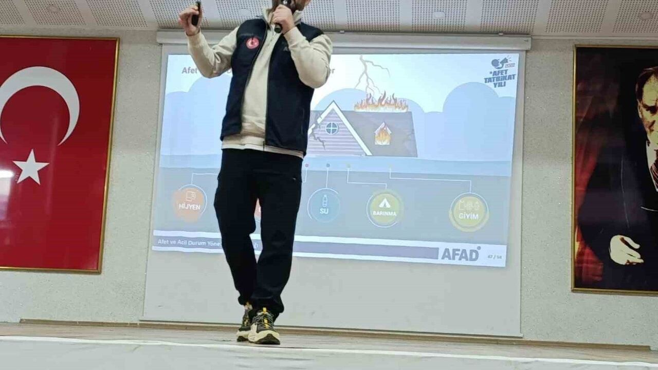 Eskişehir'de AFAD'tan lise öğrencilerine afet ve yangın farkındalık eğitimi