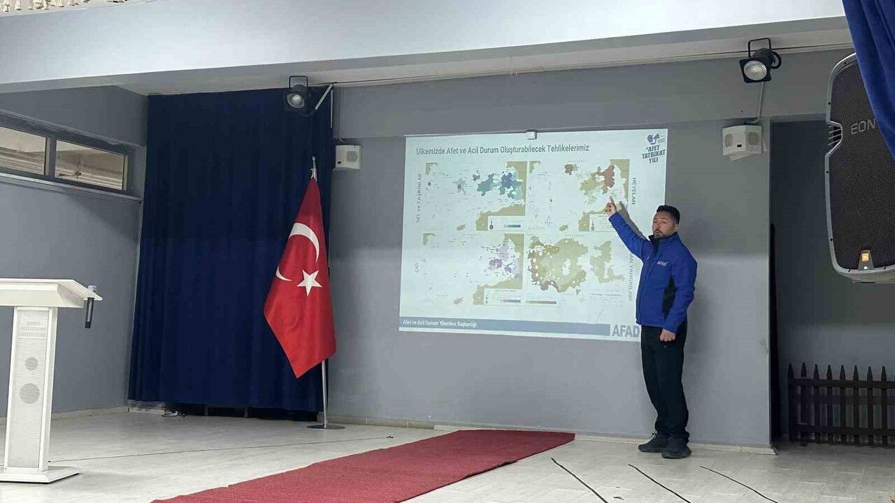 Eskişehir'de AFAD'tan öğrencilere afet ve yangın farkındalığı eğitimi