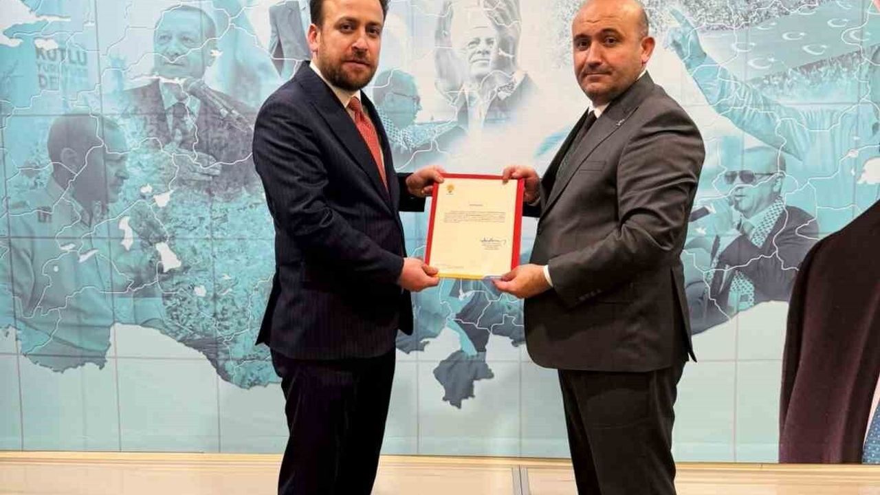 Eskişehir'de AK Parti Merkez İlçe Başkanları Belirlendi: Odunpazarı'na Bandırma, Tepebaşı'na Tunç Atandı