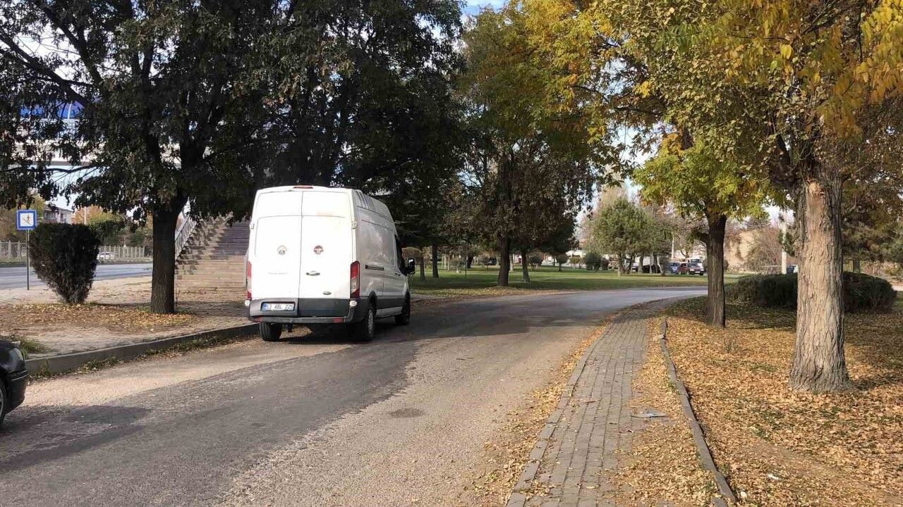 Eskişehir'de 'Dur' İhtarına Uymayan Çekme Belgeli Araç Sürücüsüne 11 bin 427 TL Ceza