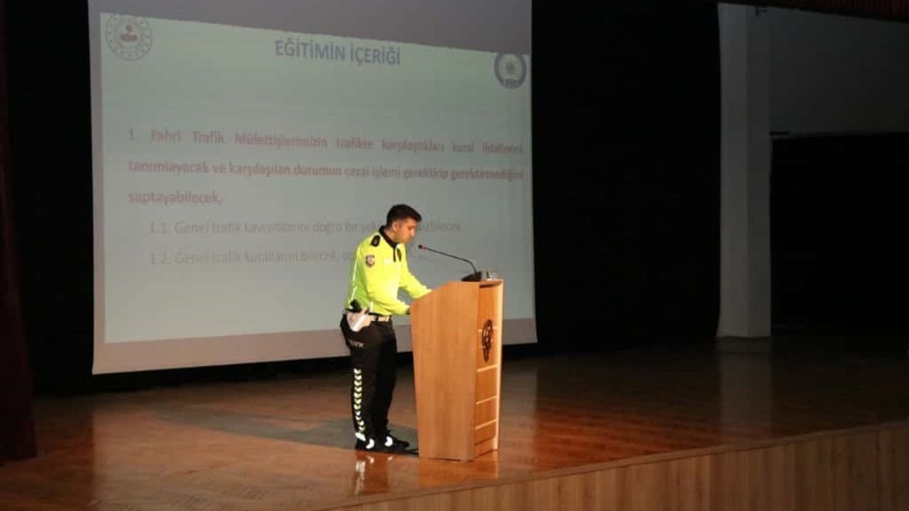 Eskişehir'de Fahri Trafik Müfettişlerine Yönelik Bilgilendirme ve Değerlendirme Toplantısı