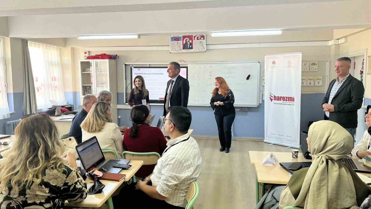 Eskişehir'de Harezmi Eğitim Programı ile öğretmen eğitimleri başladı