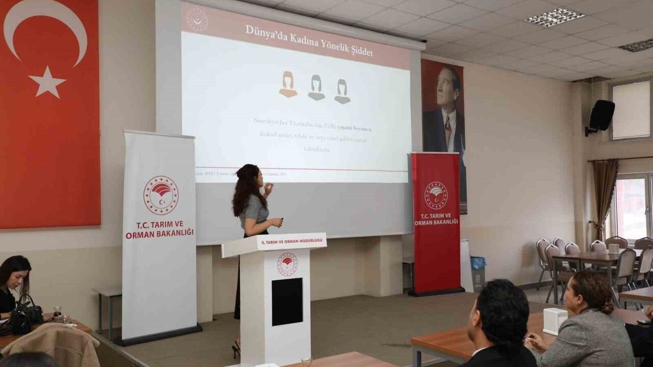 Eskişehir'de kamu personeline 'Kadına Yönelik Şiddetle Mücadele' semineri verildi