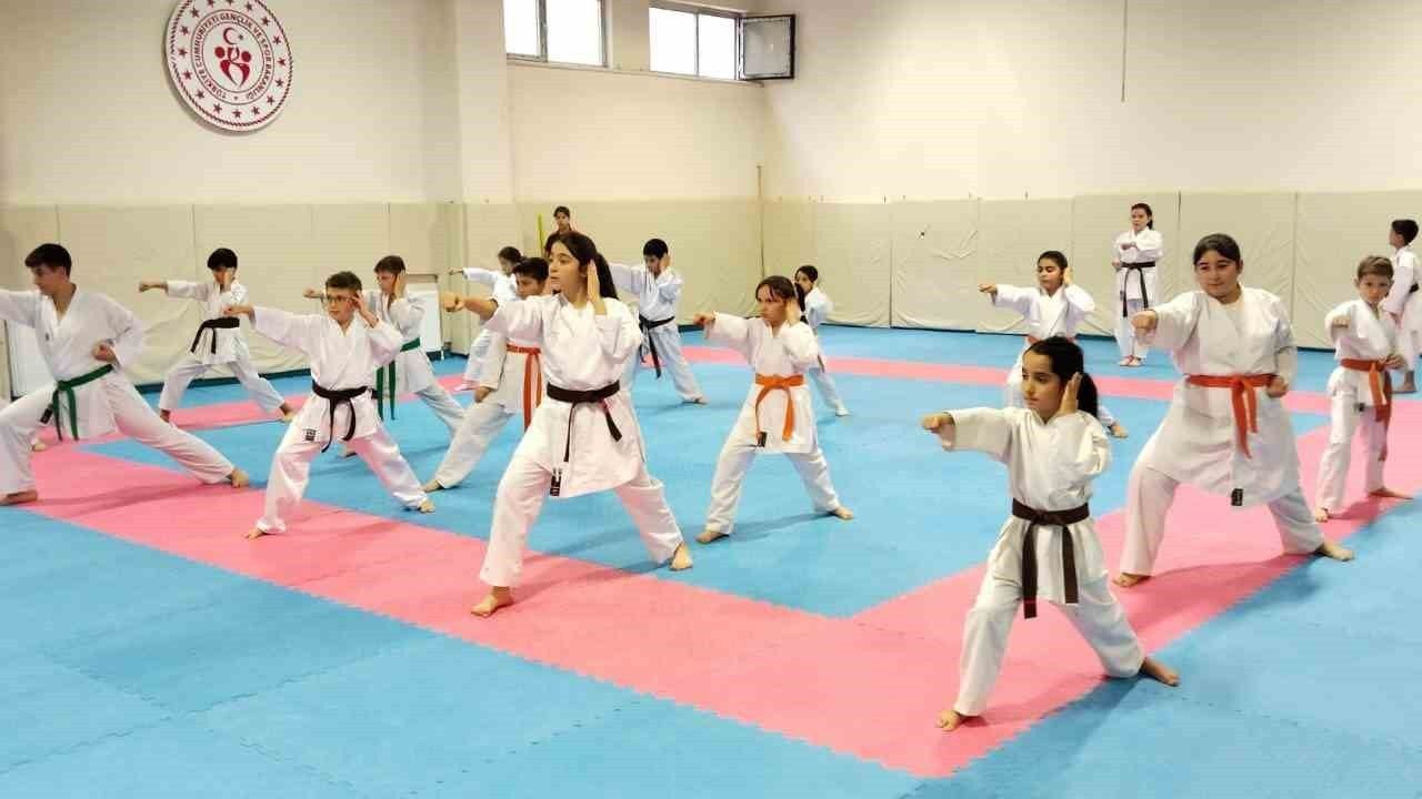 Eskişehir'de Karate Kış Okulu 3. Grup: Yenikent'te Eğitimler Devam Ediyor