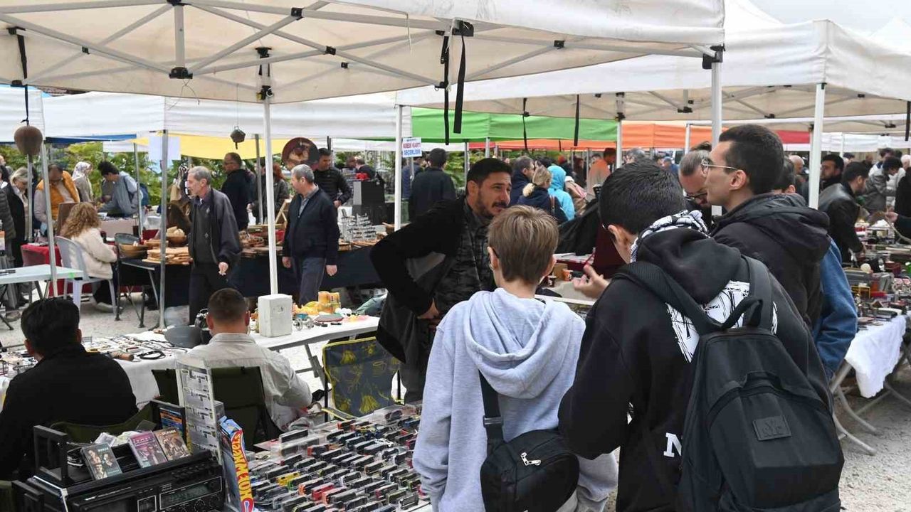 Eskişehir'de minyatür araba koleksiyonculuğu her yaştan ilgi görüyor