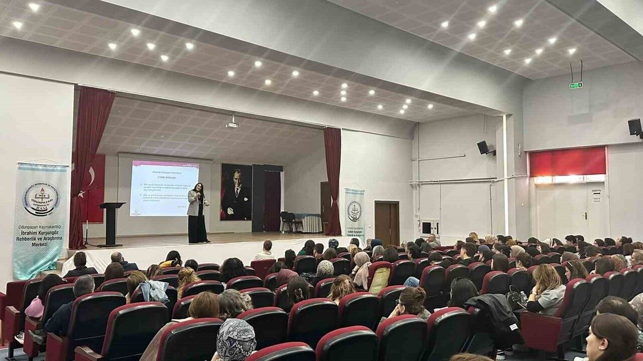 Eskişehir'de Rehber Öğretmenlere Afet ve Acil Durumlarda Psikososyal Destek Farkındalık Eğitimi