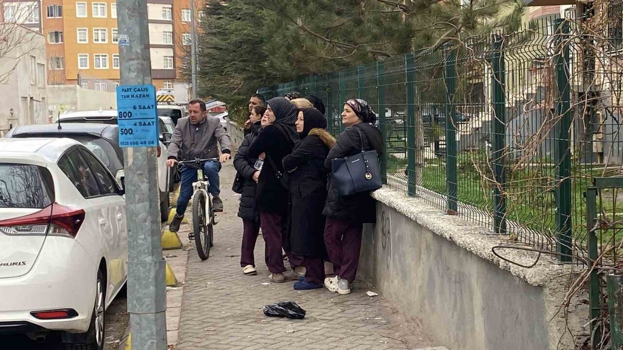 Eskişehir'de restoranda çıkan yangın otelde tahliyeye yol açtı: 152 kişi tahliye edildi