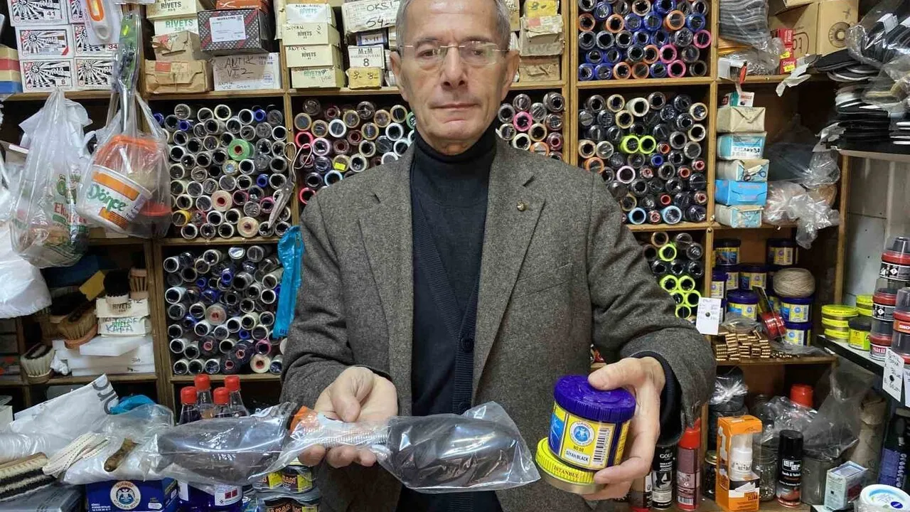 Eskişehir'de Soğuyan Havalarda Ayakkabı Tercihleri Nubuk ve Deride Yoğunlaşıyor