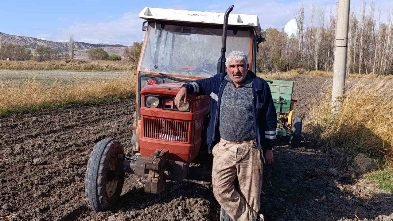 Eskişehir Mihalıççık'ta kıraç toprakta hububat ekimi: Çiftçiler yağmur için umutlu