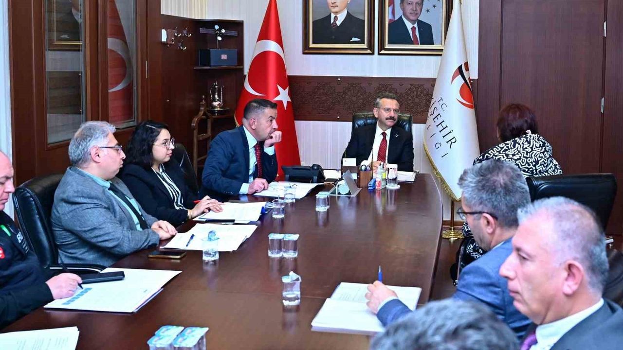 Eskişehir Valisi Hüseyin Aksoy Halk Günü Toplantısı'nda Vatandaşların Taleplerini Dinledi