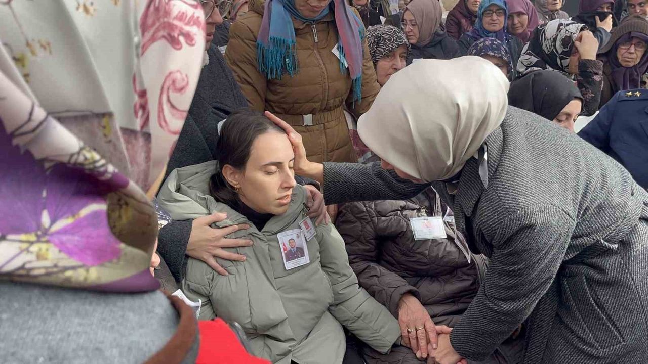 Eskişehirli Şehit Üsteğmen Emre Mercan Reşadiye Camii'nde Son Yolculuğuna Uğurlandı