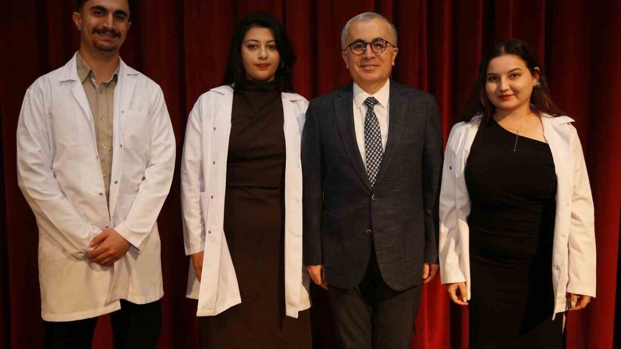 ESOGÜ Diş Hekimliği 1. sınıf öğrencileri beyaz önlüklerini giydi