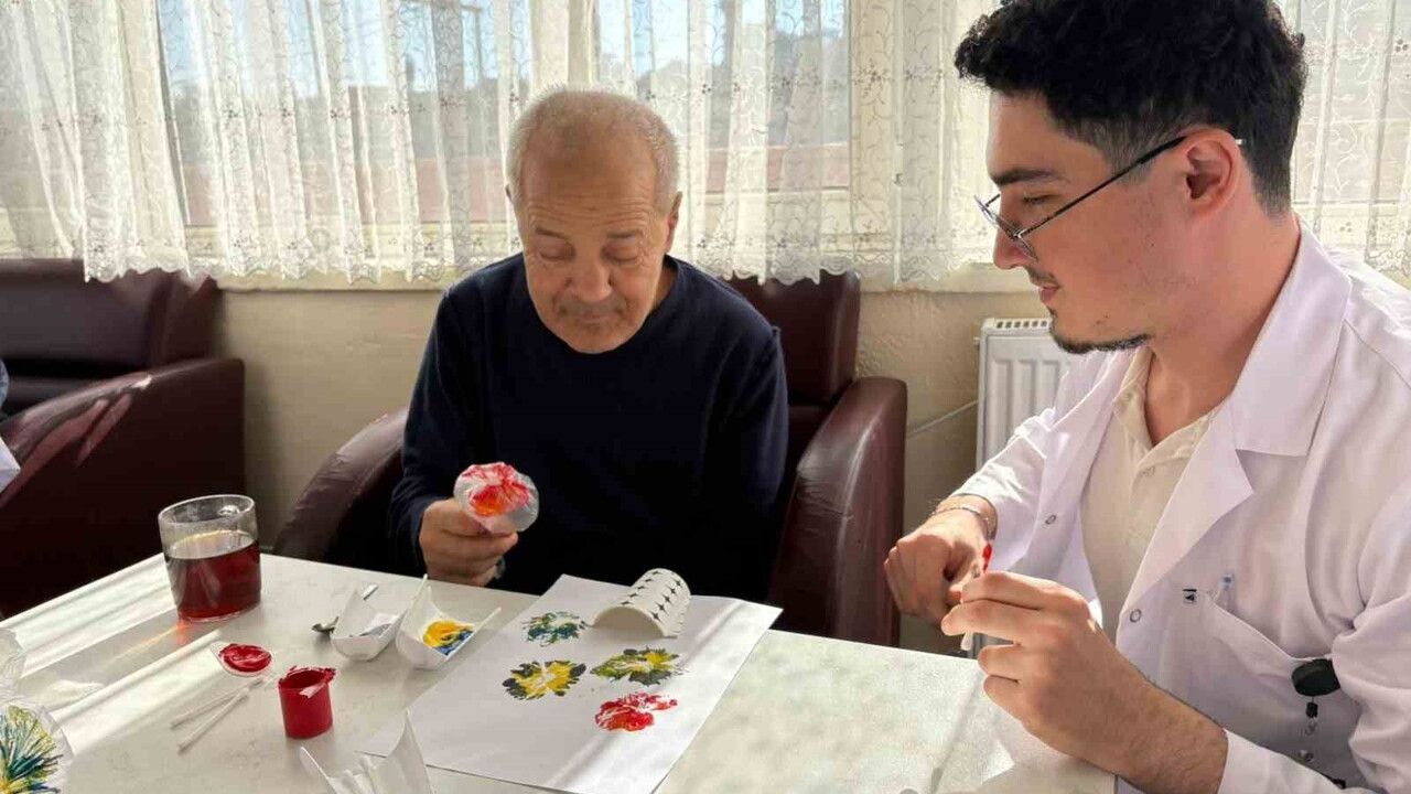 ESOGÜ Hemşirelik Öğrencilerinden Halis Toprak Huzurevi'nde İnce Motor ve Koordinasyon Etkinliği