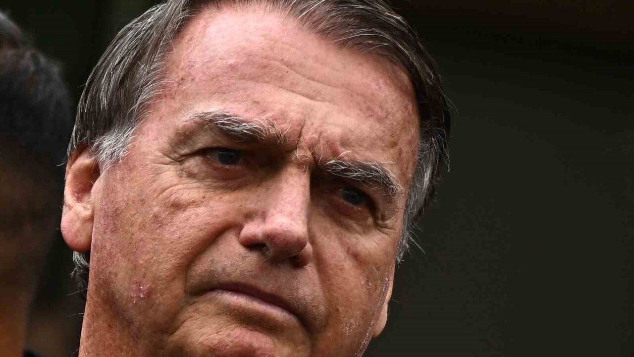 Ev hapsindeki Jair Bolsonaro, destek eylemi öncesi polis gözetiminde gözaltına alındı