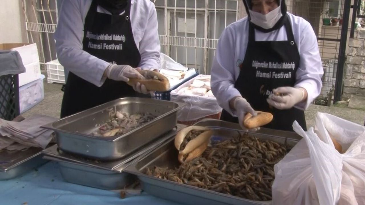 Eyüpsultan Hamsi Festivali'nde İhlas Vakfı'na Plaket Verildi