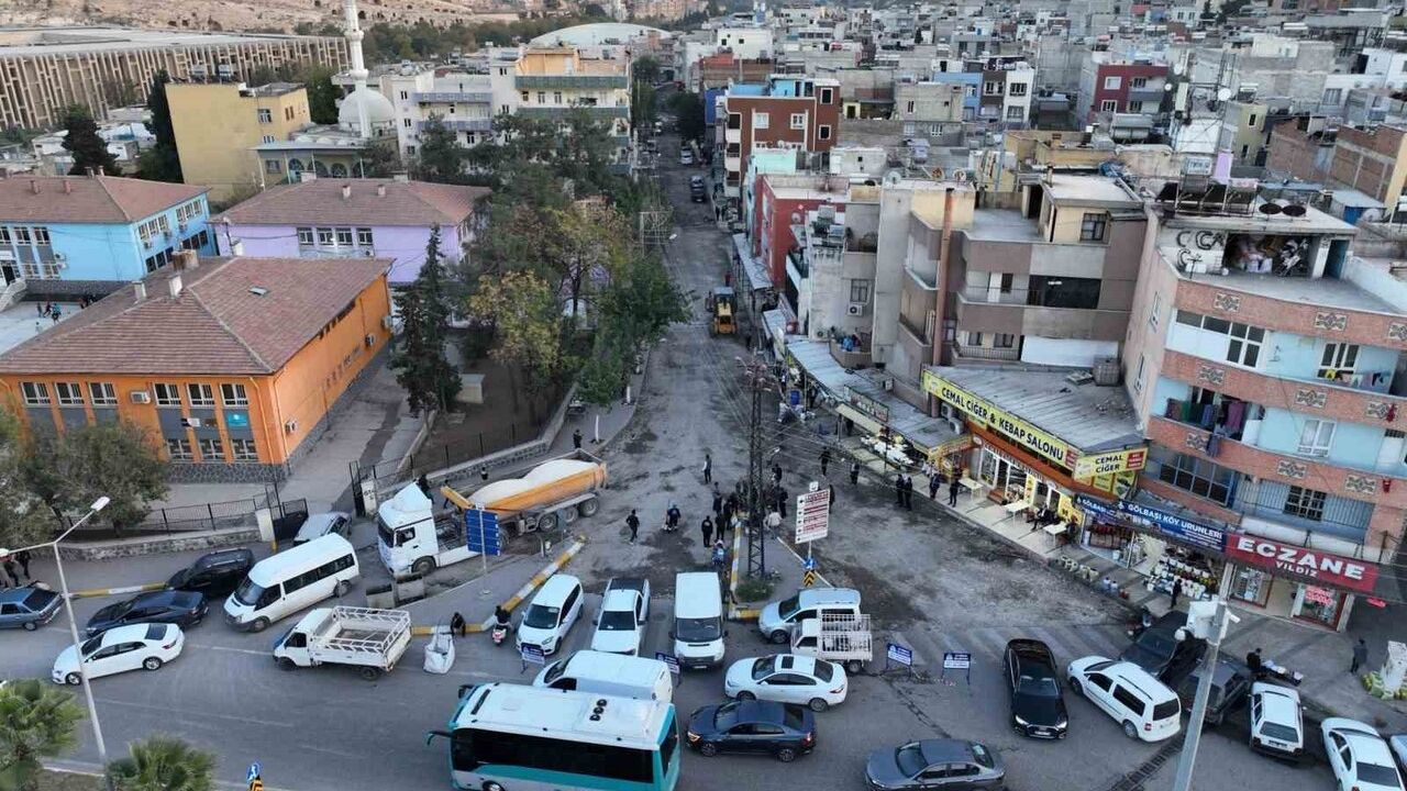 Eyyübiye Haleplibahçe Mahallesi'nde asfalt çalışmaları Salı gününe kadar tamamlanacak