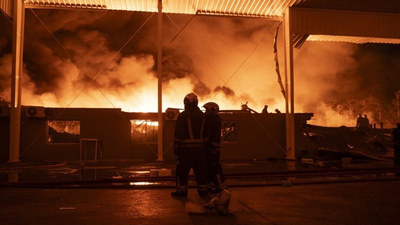 Ezeiza sanayi bölgesinde patlama ve yangın: 22 kişi yaralandı