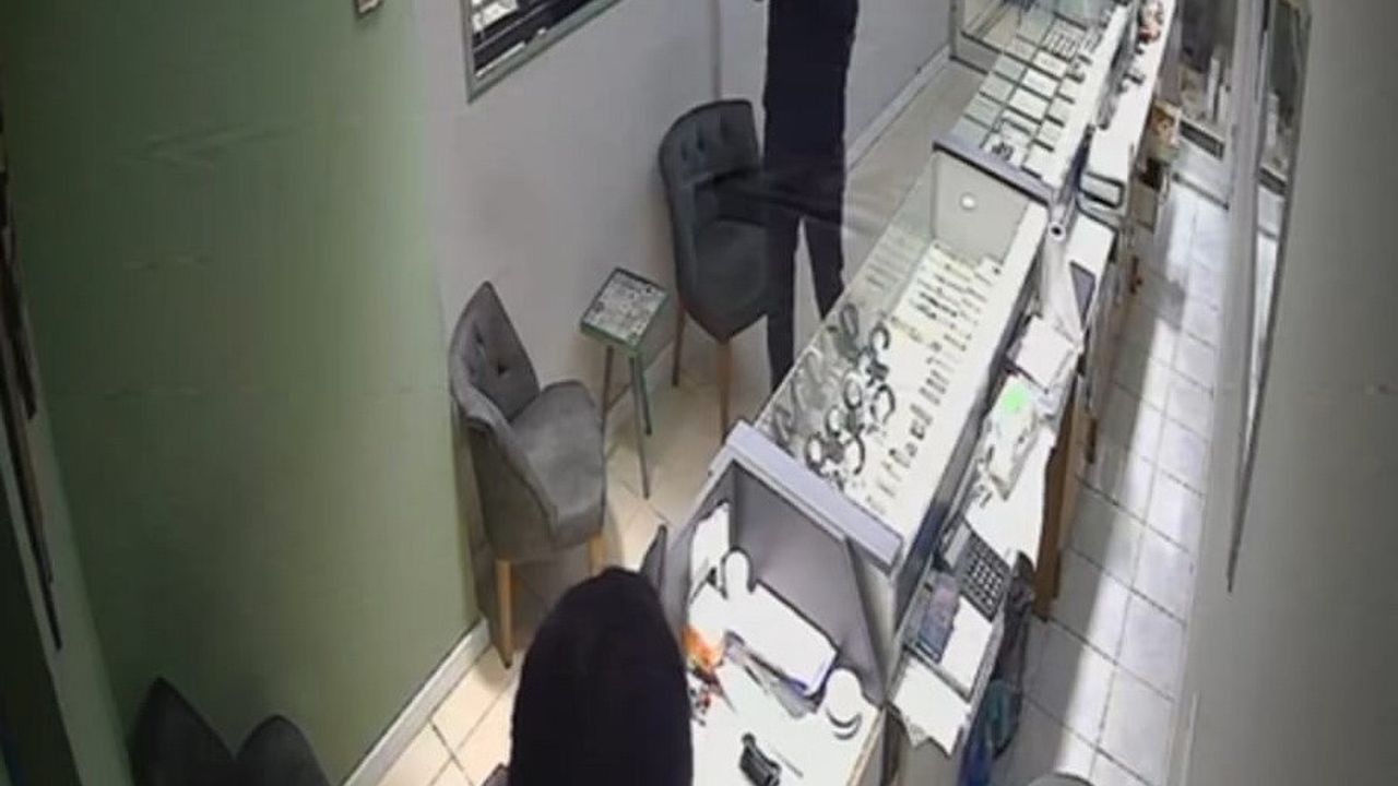 Fatsa'da kuyumcu soygunu: Yaklaşık 5 kilo altın çalındı