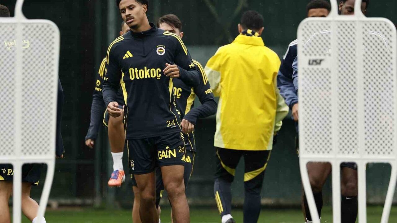 Fenerbahçe, 1 Aralık'taki Galatasaray derbisine Can Bartu Tesisleri'nde hazırlanıyor