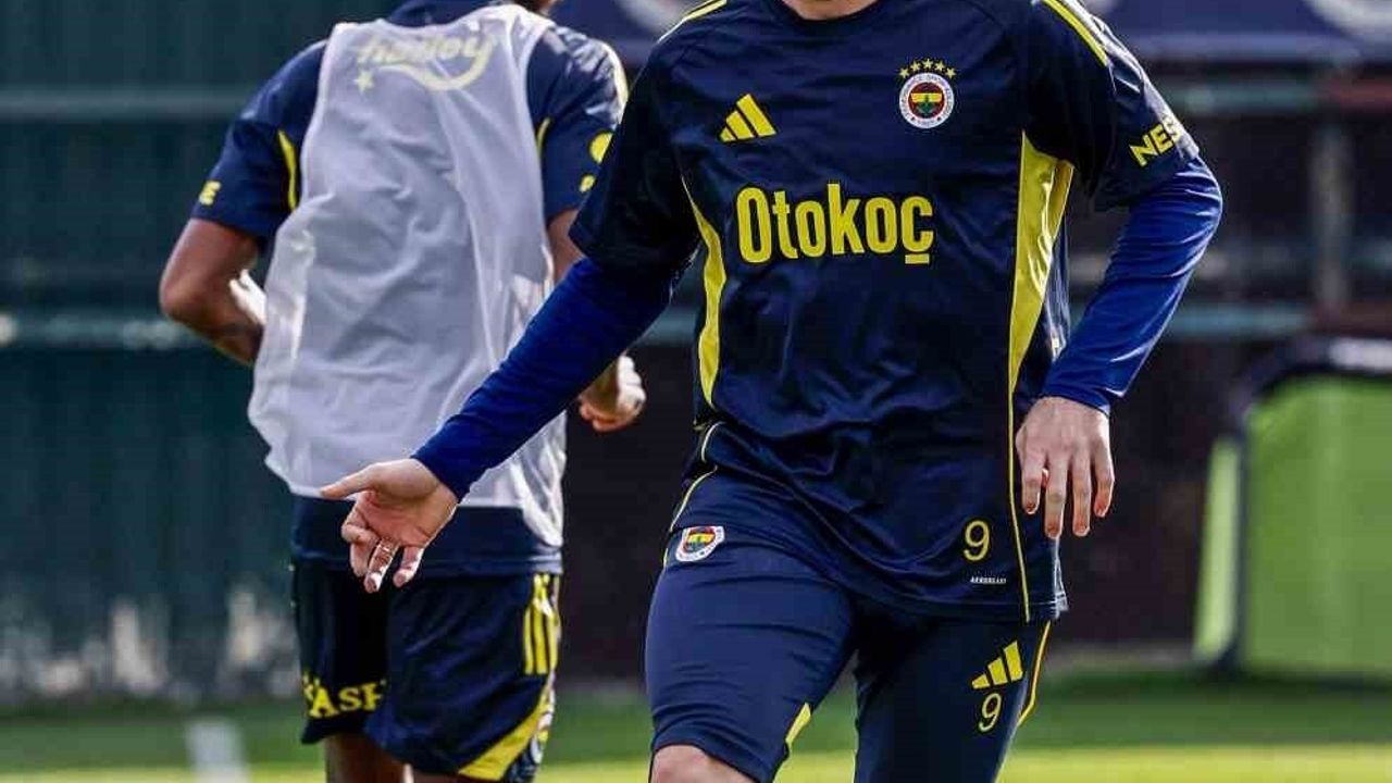 Fenerbahçe, Çaykur Rizespor Maçı Hazırlıklarını Can Bartu Tesisleri'nde Sürdürdü