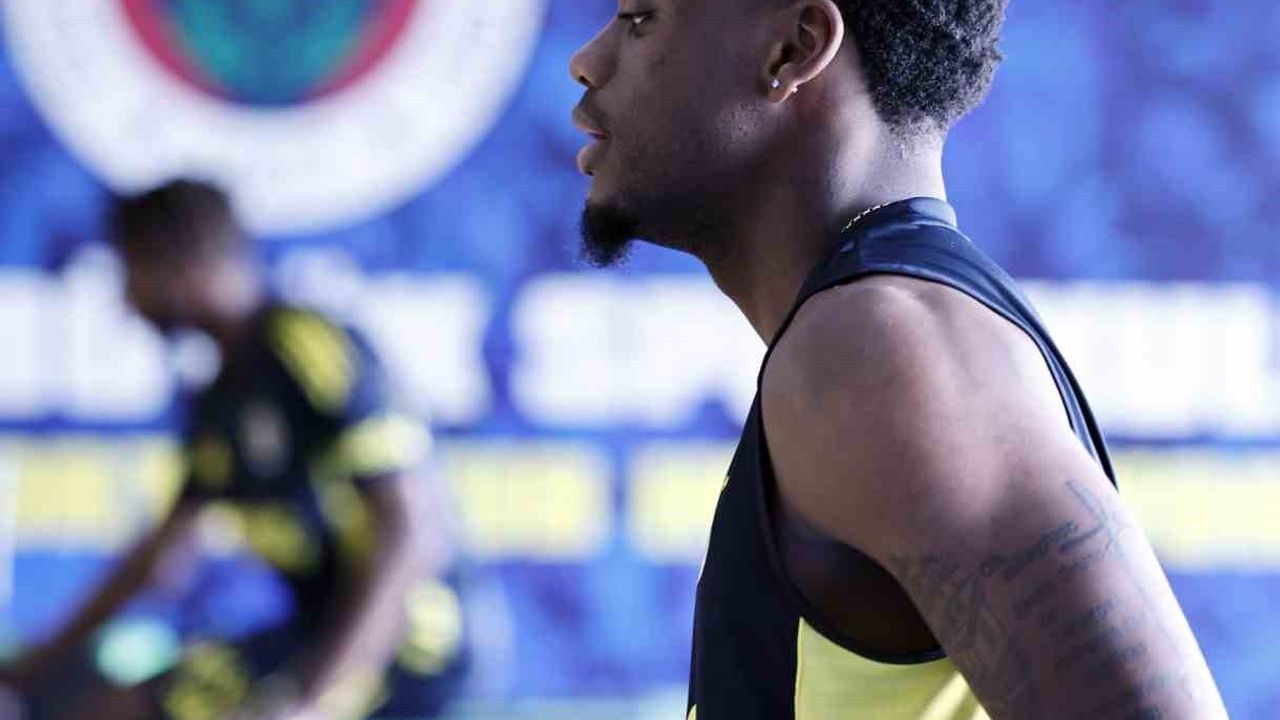 Fenerbahçe, Çaykur Rizespor maçı hazırlıklarını salonda sürdürdü