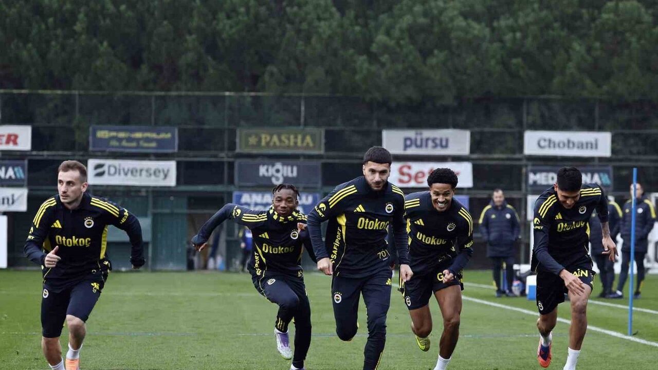 Fenerbahçe, Galatasaray derbisi için Can Bartu Tesisleri'nde hazırlıklarını tamamladı