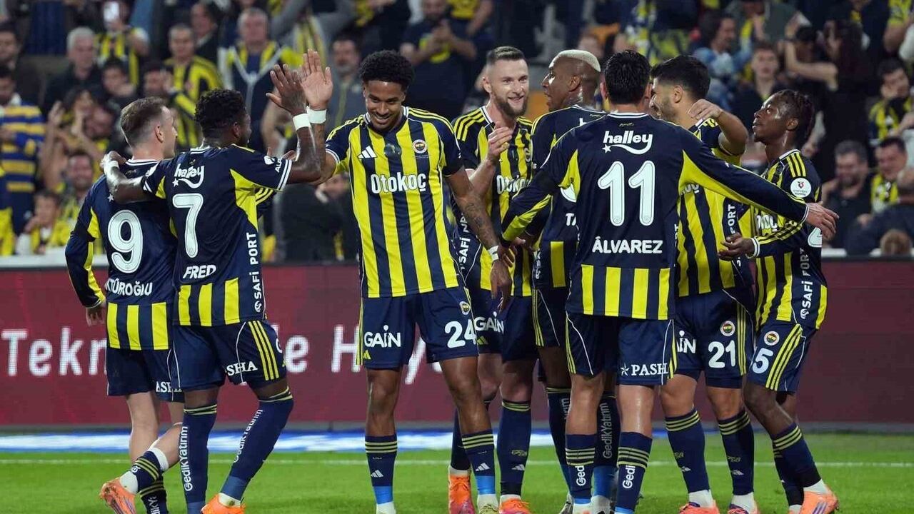 Fenerbahçe, Galatasaray derbisini kazanıp liderliği hedefliyor