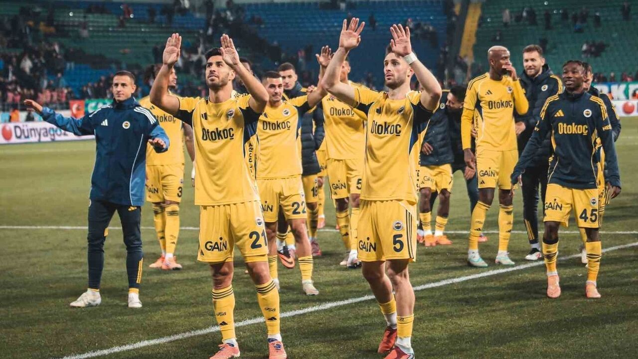 Fenerbahçe, Rize deplasmanında 2-0'dan 5-2'ye dönerek deplasmandaki serisini sürdürdü