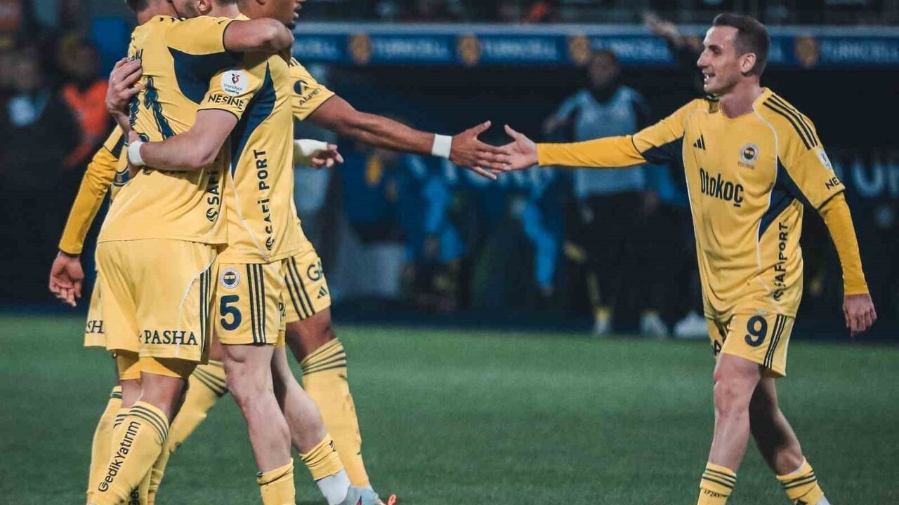 Fenerbahçe, Rize deplasmanında 5-2 kazanarak galibiyet serisini 5 maça çıkardı