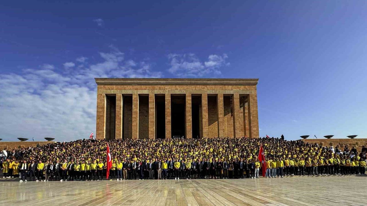 Fenerbahçe taraftarları Anıtkabir’i 22. kez ziyaret etti