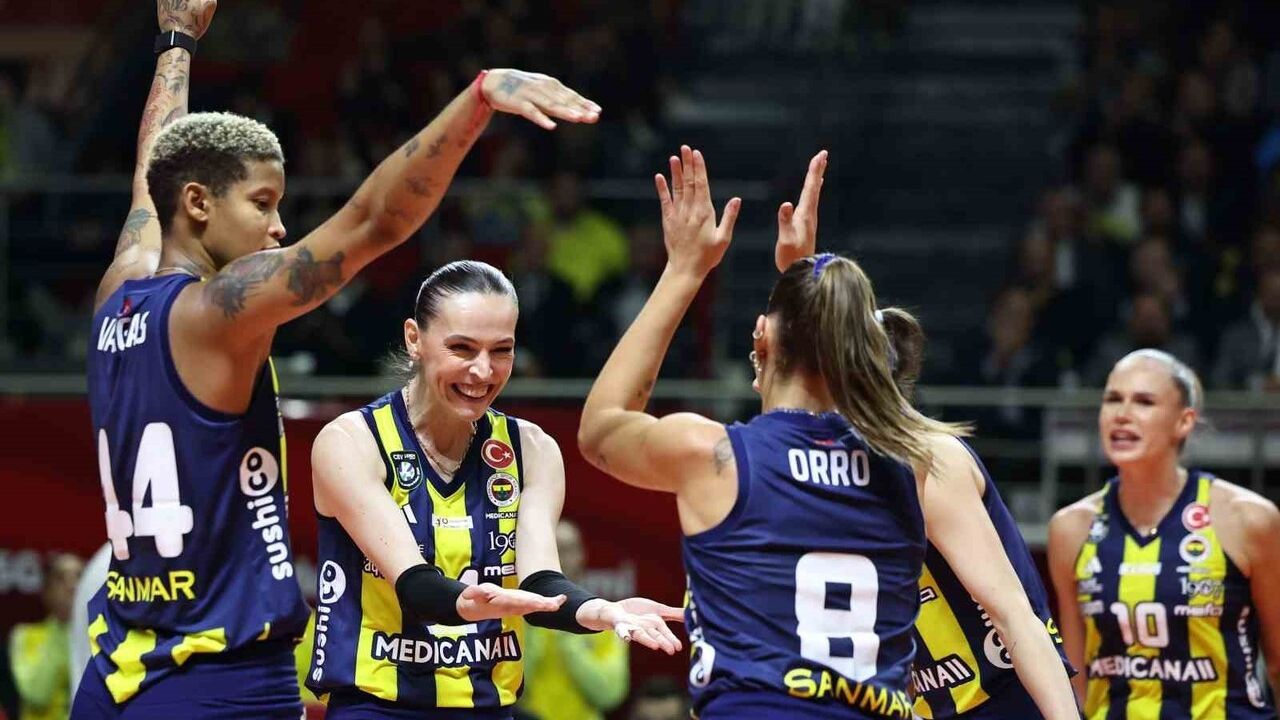 Fenerbahçe, Vodafone Sultanlar Ligi derbisinde Galatasaray'ı 3-2 yenerek 6'da 6 yaptı