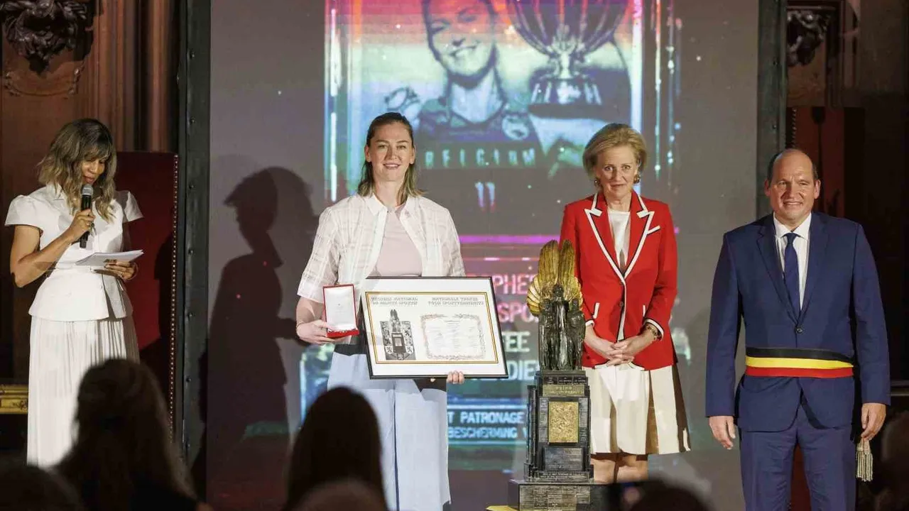 Fenerbahçeli Emma Meesseman, Belçika Ulusal Spor Başarı Ödülü'nü Prenses Astrid'ten Aldı