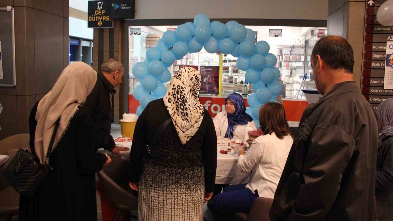 Fethi Sekin Şehir Hastanesi'nde 14 Kasım Dünya Diyabet Günü etkinliği: Şeker ölçümleri ve beslenme bilgilendirmesi