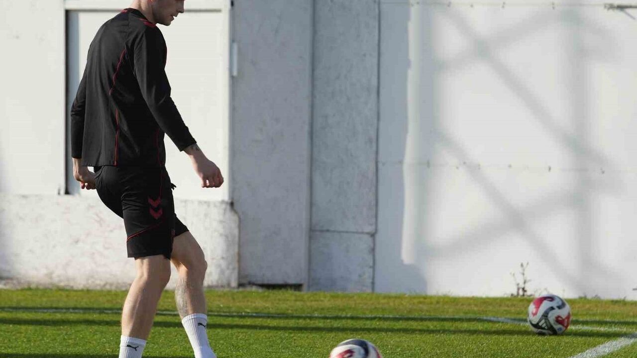 Fuat Çapa: Beşiktaş maçıyla aradaki 3 puanlık farkı açmak istiyoruz