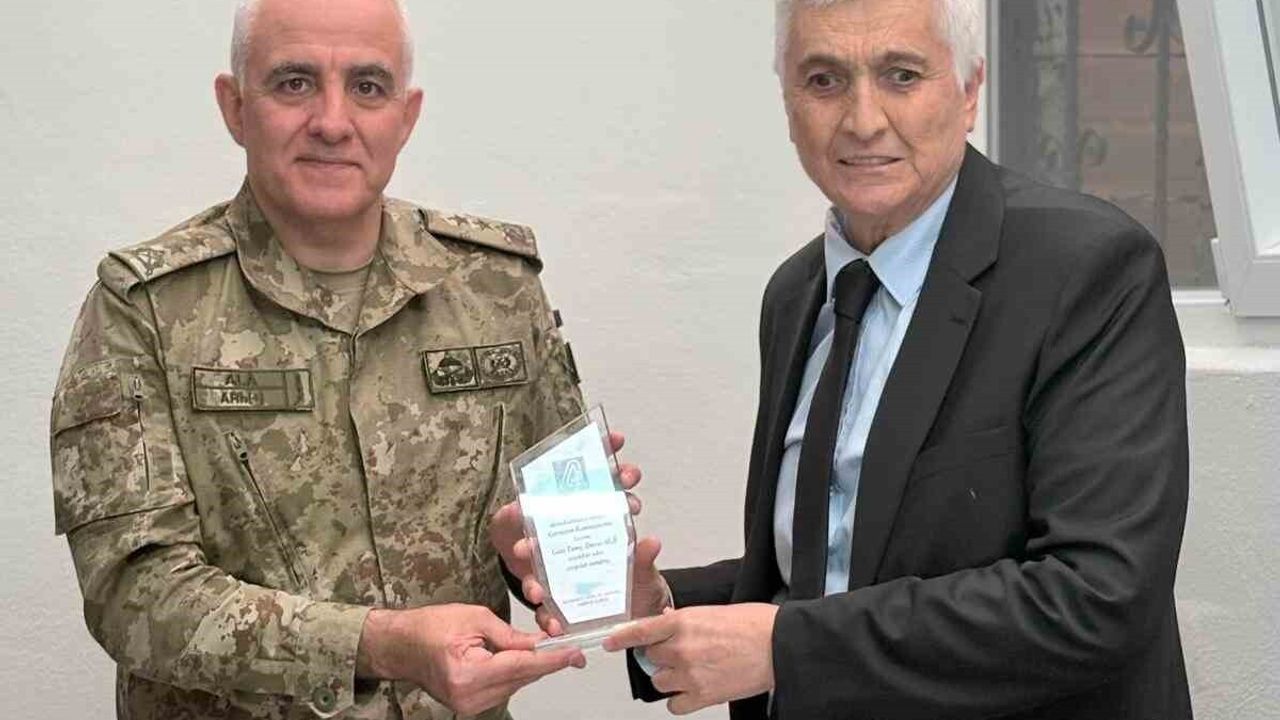 Garnizon Komutanı Gazi Tümgeneral Davut Alâ, Altı Nokta Körler Derneği Samsun Şubesi'ni ziyaret etti